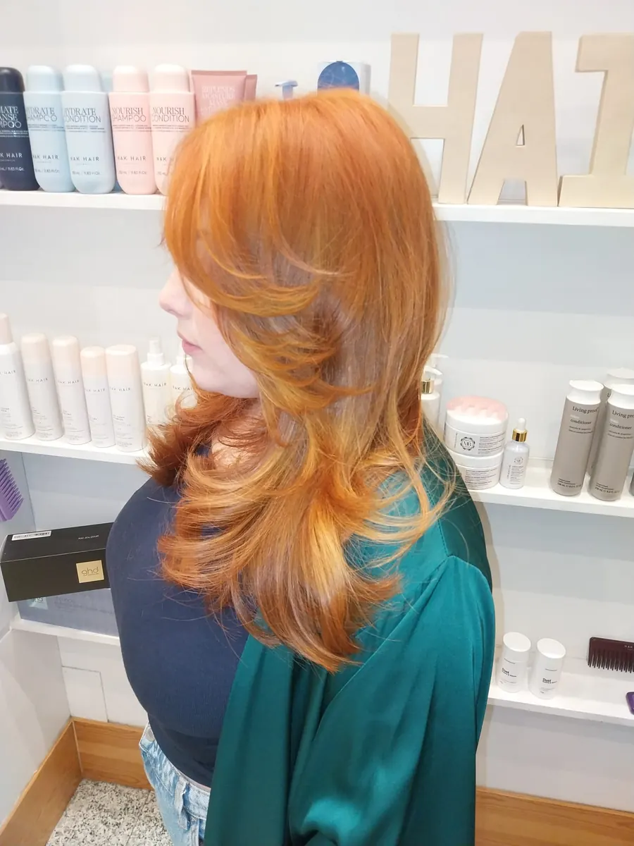 Corte en capas y color cobrizo en Tandem Hair