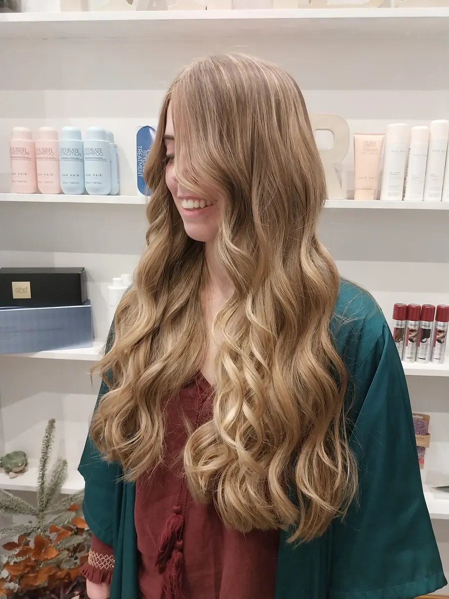 Ondas en melena larga rubia en Tandem Hair